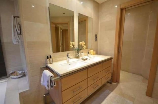 3 soverom Leilighet til salgs i Golden Mile, Marbella med svømmebasseng garasje - € 799 000 (Ref: 10001403)