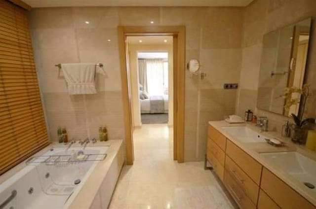 3 soverom Leilighet til salgs i Golden Mile, Marbella med svømmebasseng garasje - € 799 000 (Ref: 10001403)