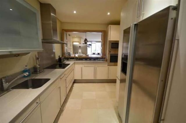 3 soverom Leilighet til salgs i Golden Mile, Marbella med svømmebasseng garasje - € 799 000 (Ref: 10001403)