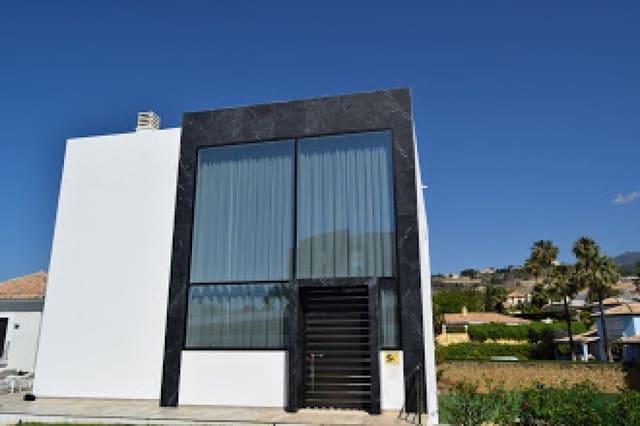 4 quarto Moradia para venda em Marbella com piscina - 1 925 000 € (Ref: 10001404)