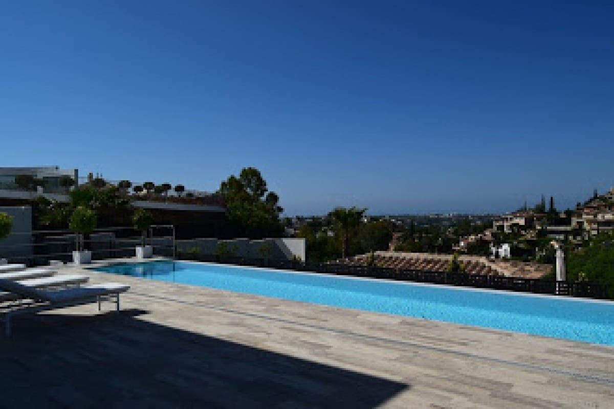 4 quarto Moradia para venda em Marbella com piscina - 1 925 000 € (Ref: 10001404)