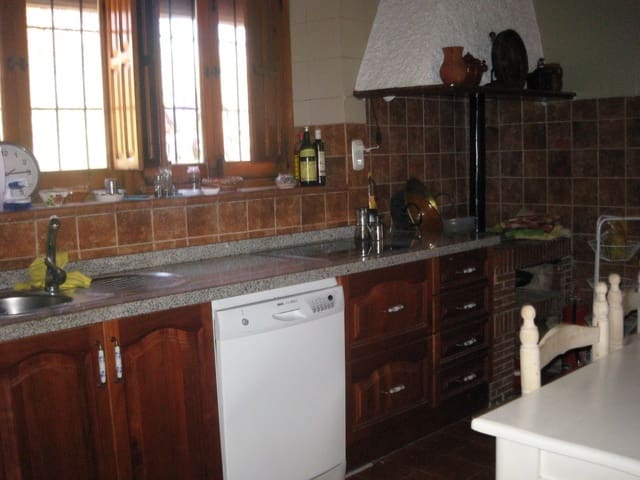 5 makuuhuone Maalaistalo myytävänä paikassa Marbella mukana uima-altaan - 720 000 € (Ref: 10001405)
