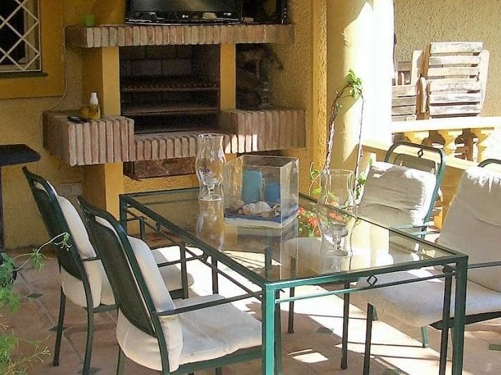 4 makuuhuone Huvila myytävänä paikassa Estepona mukana uima-altaan - 690 000 € (Ref: 10001408)