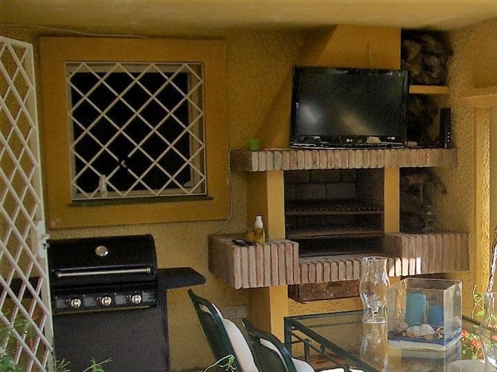 4 makuuhuone Huvila myytävänä paikassa Estepona mukana uima-altaan - 690 000 € (Ref: 10001408)