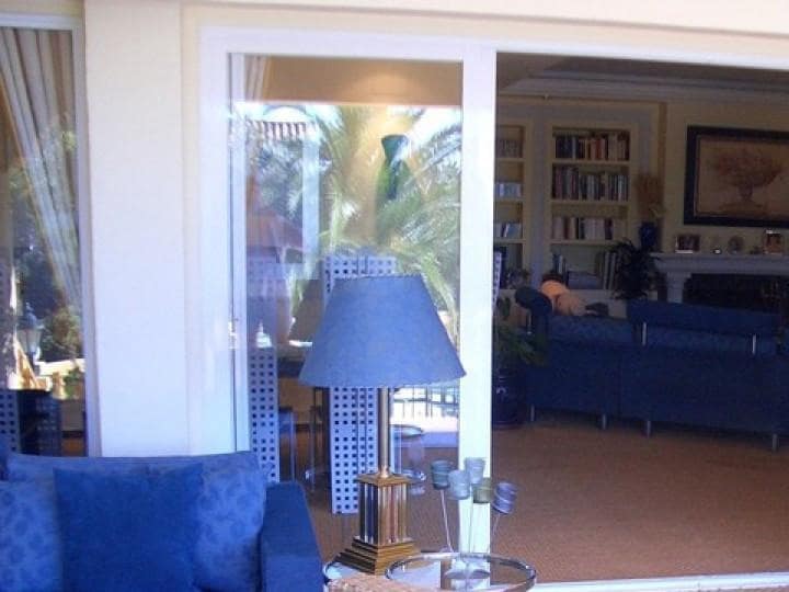 4 makuuhuone Huvila myytävänä paikassa Estepona mukana uima-altaan - 690 000 € (Ref: 10001408)