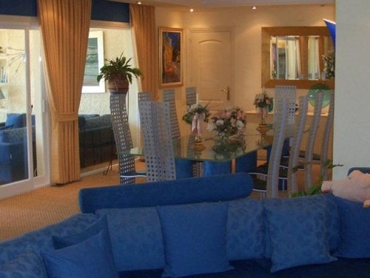 4 makuuhuone Huvila myytävänä paikassa Estepona mukana uima-altaan - 690 000 € (Ref: 10001408)