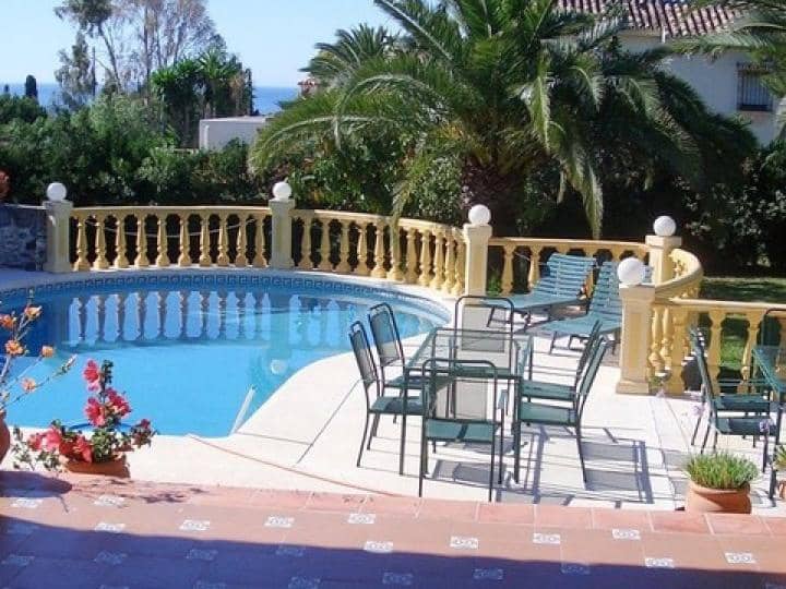 4 makuuhuone Huvila myytävänä paikassa Estepona mukana uima-altaan - 690 000 € (Ref: 10001408)