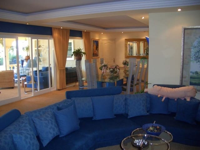 4 makuuhuone Huvila myytävänä paikassa Estepona mukana uima-altaan - 690 000 € (Ref: 10001408)