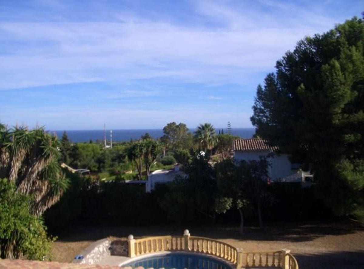 4 makuuhuone Huvila myytävänä paikassa Estepona mukana uima-altaan - 690 000 € (Ref: 10001408)