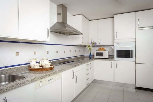 3 quarto Apartamento para venda em Marbella com piscina garagem - 770 000 € (Ref: 10001410)