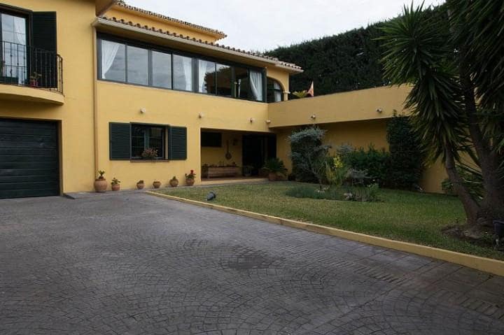 3 slaapkamer Villa te koop in Marbella met zwembad - € 775.000 (Ref: 10001412)