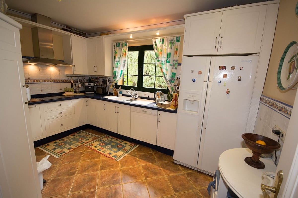 3 slaapkamer Villa te koop in Marbella met zwembad - € 775.000 (Ref: 10001412)