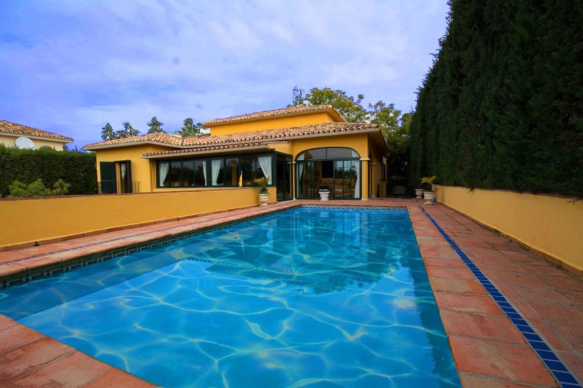 3 slaapkamer Villa te koop in Marbella met zwembad - € 775.000 (Ref: 10001412)