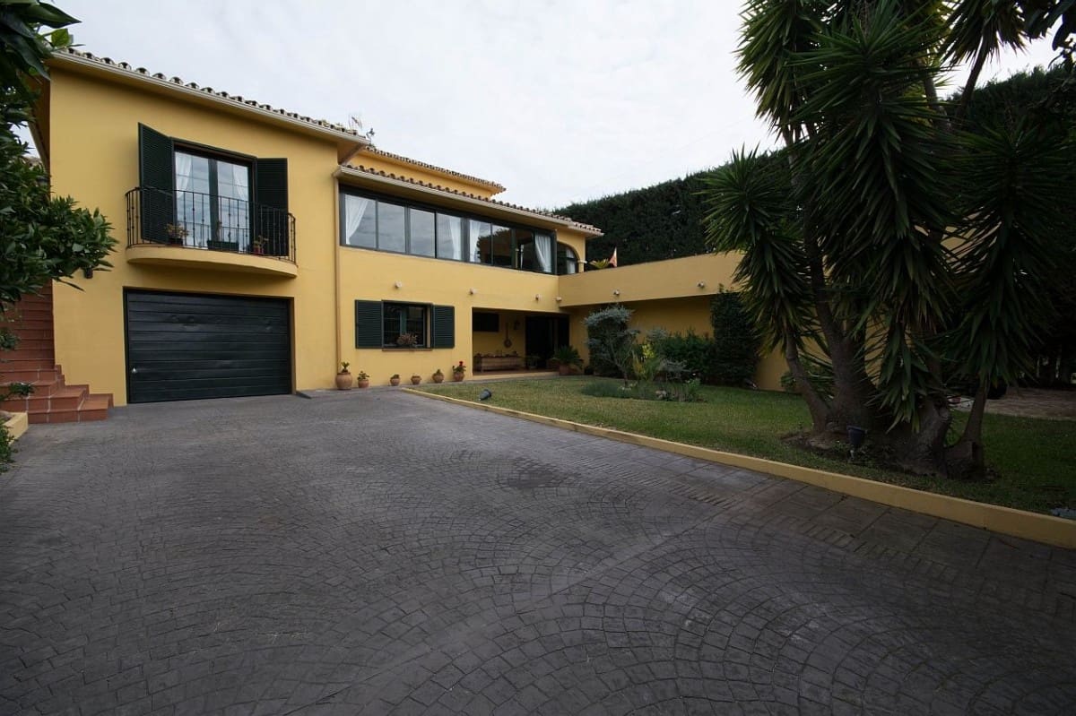 3 slaapkamer Villa te koop in Marbella met zwembad - € 775.000 (Ref: 10001412)