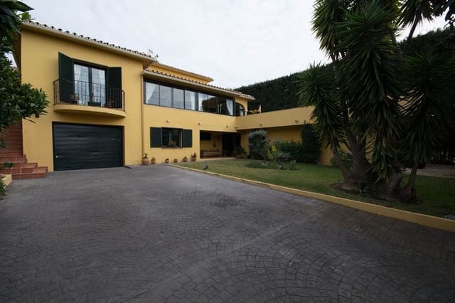 3 slaapkamer Villa te koop in Marbella met zwembad - € 775.000 (Ref: 10001412)