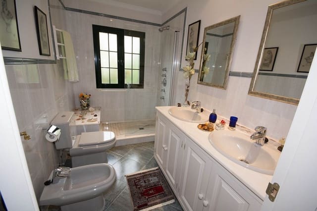 3 slaapkamer Villa te koop in Marbella met zwembad - € 775.000 (Ref: 10001412)