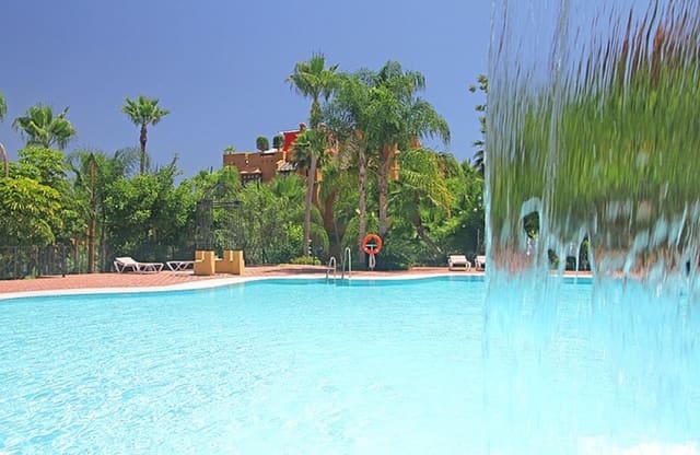 3 soveværelse Lejlighed til salg i Marbella med swimmingpool garage - € 900.000 (Ref: 10001413)