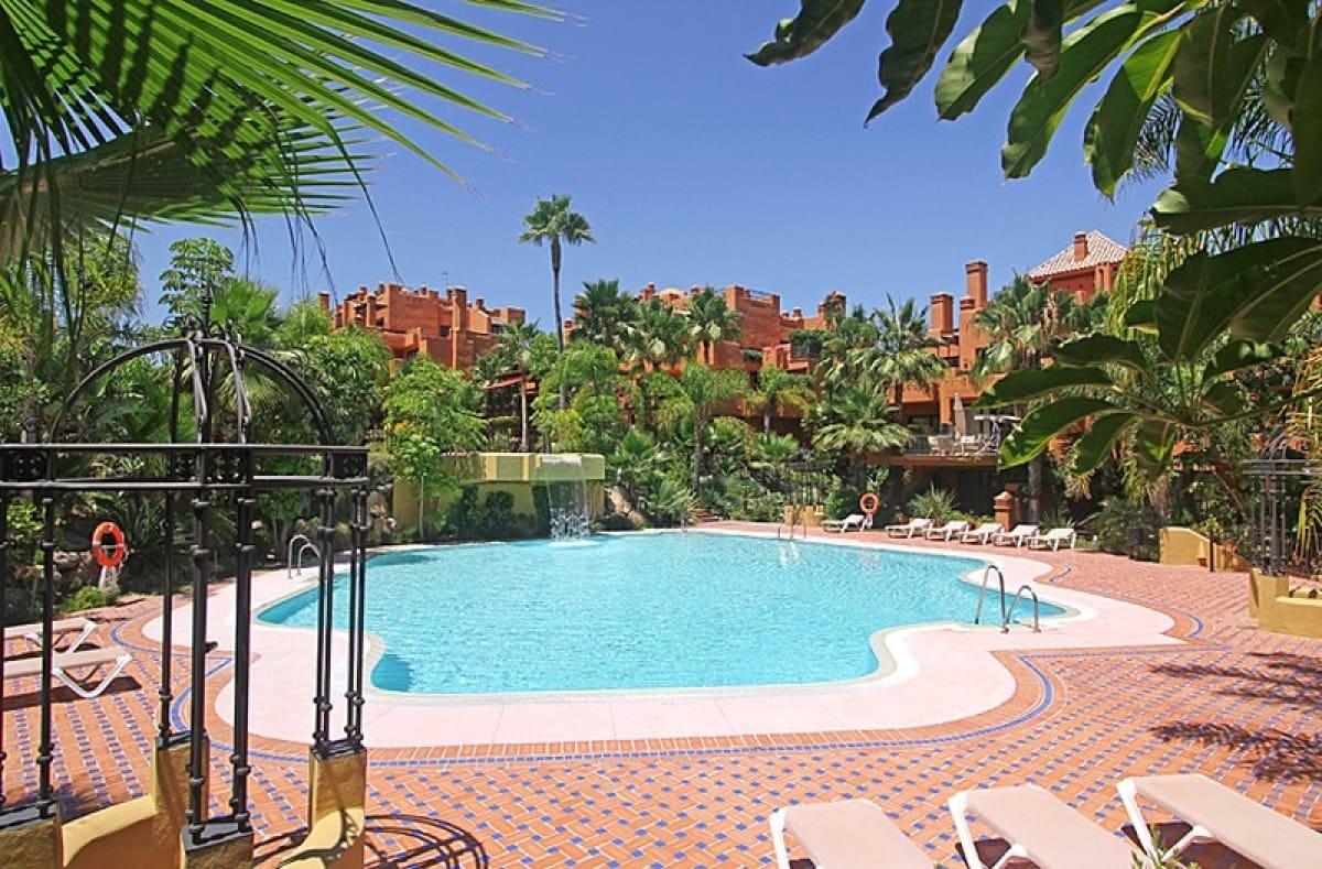 3 soveværelse Lejlighed til salg i Marbella med swimmingpool garage - € 900.000 (Ref: 10001413)
