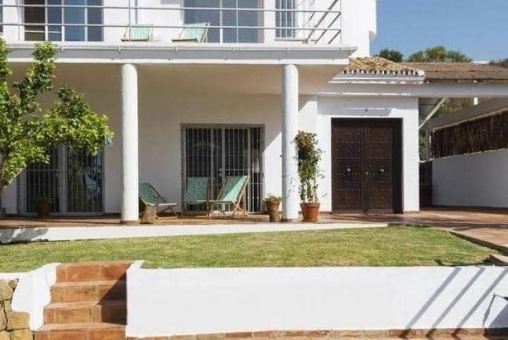 3 soveværelse Villa til salg i Marbella med swimmingpool - € 729.500 (Ref: 10001417)