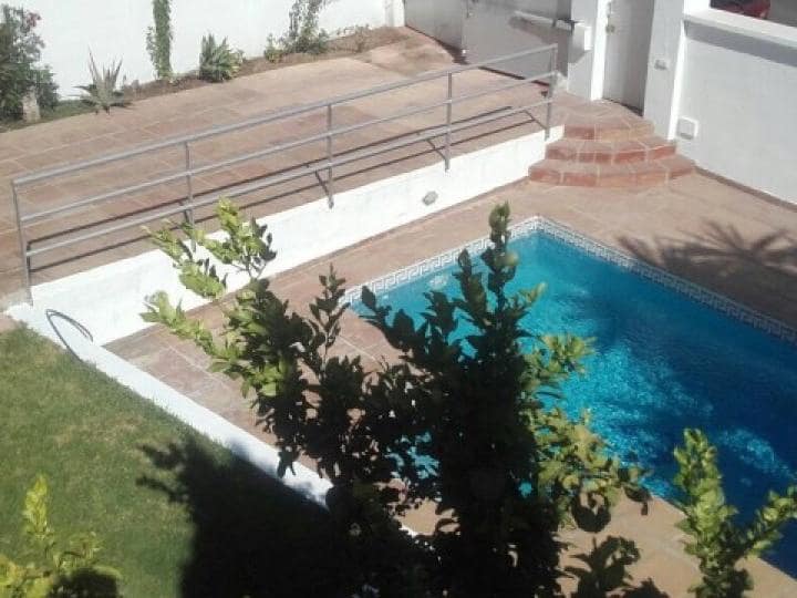 3 soveværelse Villa til salg i Marbella med swimmingpool - € 729.500 (Ref: 10001417)