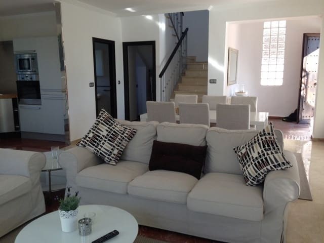 3 soveværelse Villa til salg i Marbella med swimmingpool - € 729.500 (Ref: 10001417)