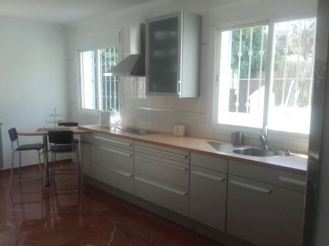 3 soveværelse Villa til salg i Marbella med swimmingpool - € 729.500 (Ref: 10001417)