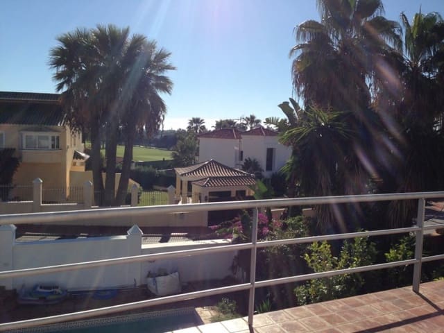 3 soveværelse Villa til salg i Marbella med swimmingpool - € 729.500 (Ref: 10001417)