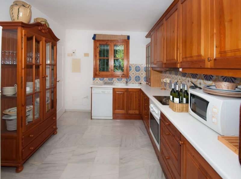 4 sypialnia Dom na sprzedaż w Marbella z basenem - 725 000 € (Ref: 10001418)