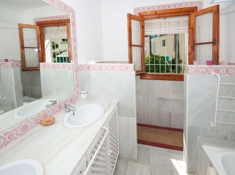 4 sypialnia Dom na sprzedaż w Marbella z basenem - 725 000 € (Ref: 10001418)