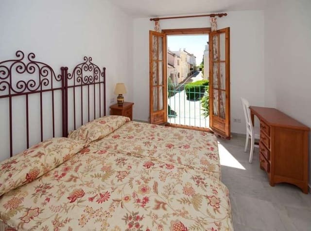 4 sypialnia Dom na sprzedaż w Marbella z basenem - 725 000 € (Ref: 10001418)