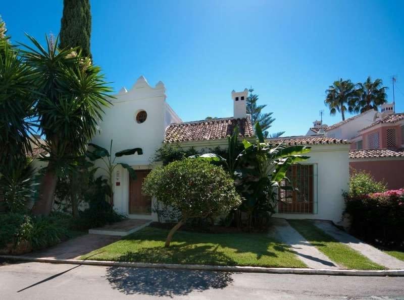 4 sypialnia Dom na sprzedaż w Marbella z basenem - 725 000 € (Ref: 10001418)