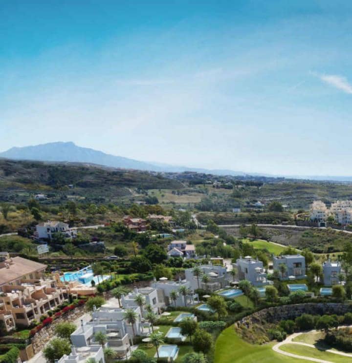 Chalet de 4 habitaciones en Estepona en venta con piscina garaje - 710.000 € (Ref: 10001420)