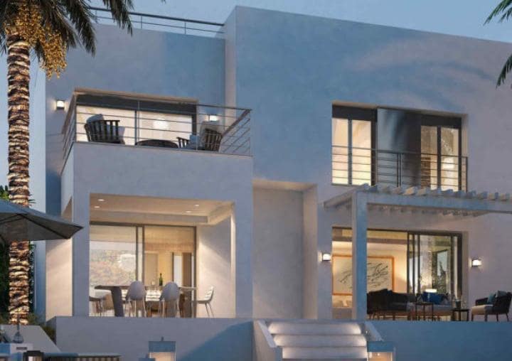Chalet de 4 habitaciones en Estepona en venta con piscina garaje - 710.000 € (Ref: 10001420)