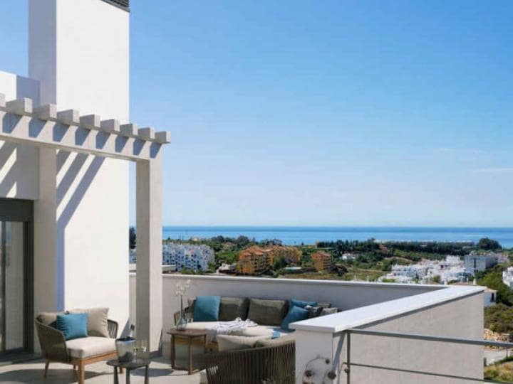 Chalet de 4 habitaciones en Estepona en venta con piscina garaje - 710.000 € (Ref: 10001420)