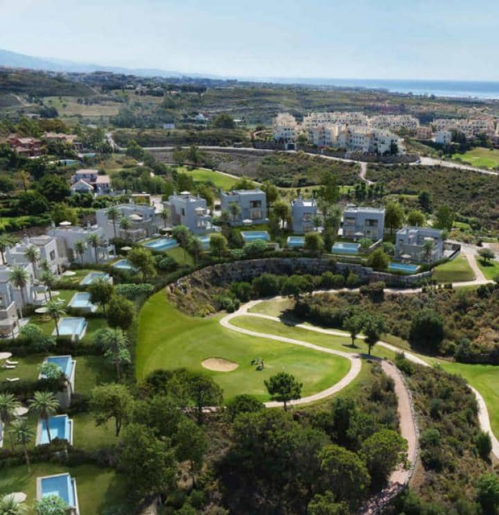 Chalet de 4 habitaciones en Estepona en venta con piscina garaje - 710.000 € (Ref: 10001420)
