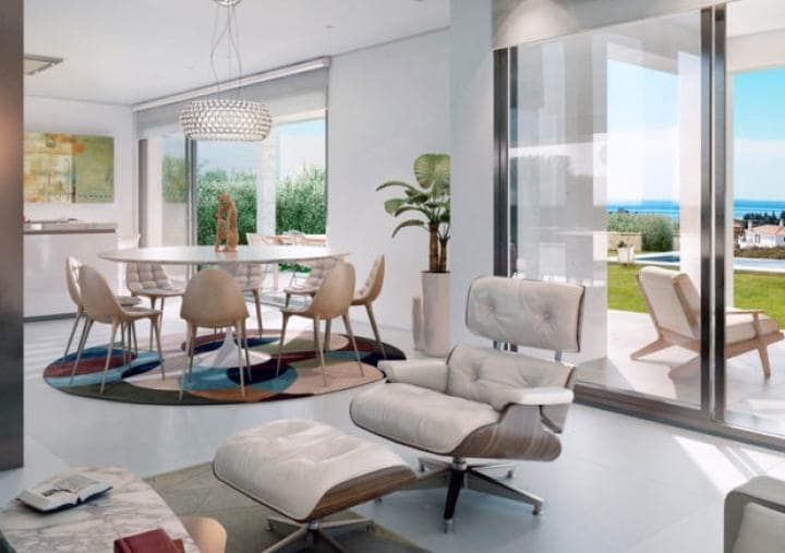 Chalet de 4 habitaciones en Estepona en venta con piscina garaje - 710.000 € (Ref: 10001420)