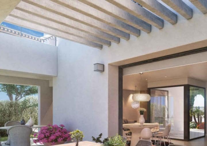 Chalet de 4 habitaciones en Estepona en venta con piscina garaje - 710.000 € (Ref: 10001420)