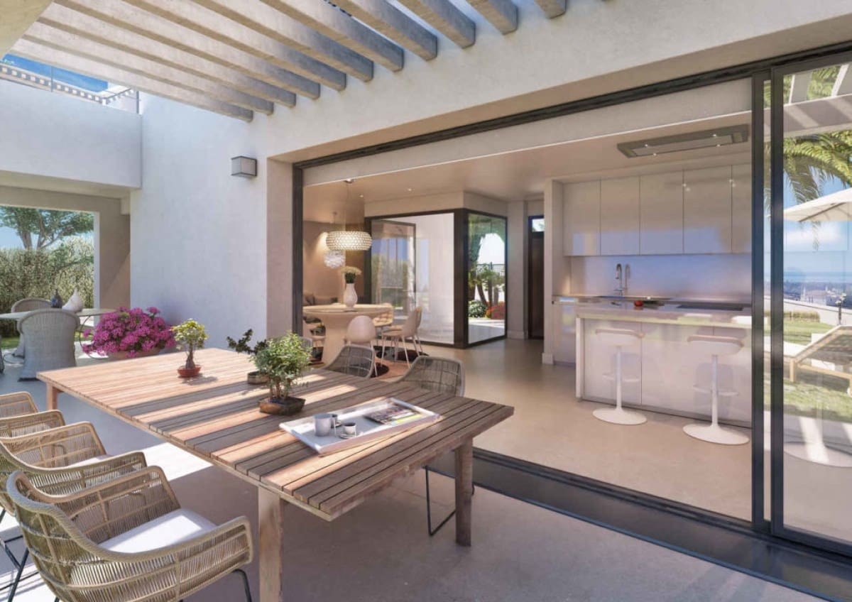 Chalet de 4 habitaciones en Estepona en venta con piscina garaje - 710.000 € (Ref: 10001420)