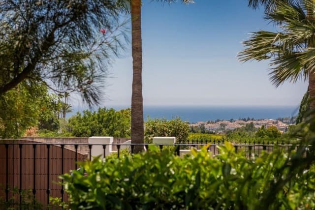 2 chambre Appartement à vendre à Marbella avec piscine garage - 380 000 € (Ref: 10001422)