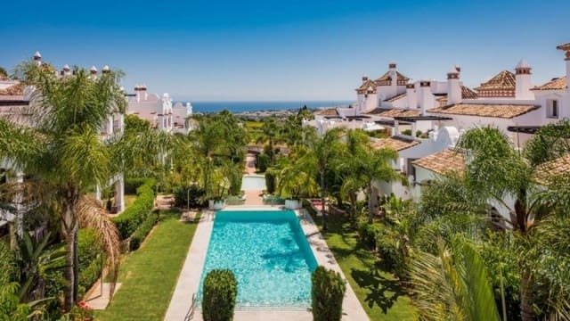 2 chambre Appartement à vendre à Marbella avec piscine garage - 380 000 € (Ref: 10001422)