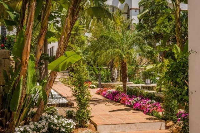 2 chambre Appartement à vendre à Marbella avec piscine garage - 380 000 € (Ref: 10001422)