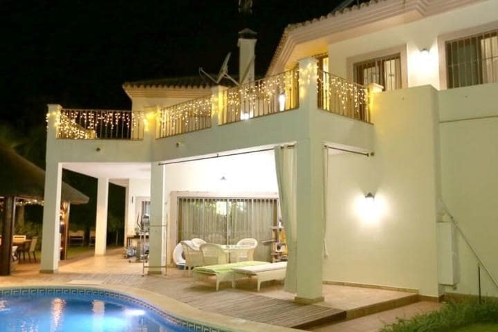 5 soverom Villa til salgs i Marbella med svømmebasseng garasje - € 1 950 000 (Ref: 10001427)
