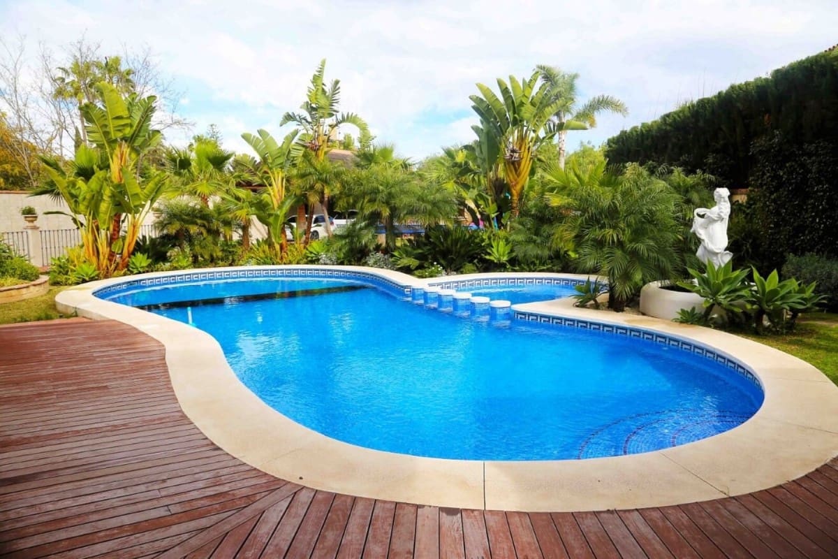 5 soverom Villa til salgs i Marbella med svømmebasseng garasje - € 1 950 000 (Ref: 10001427)