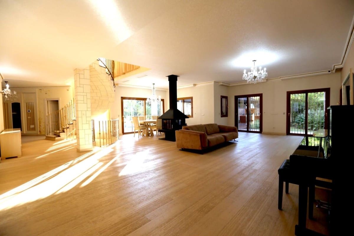 5 soverom Villa til salgs i Marbella med svømmebasseng garasje - € 1 950 000 (Ref: 10001427)