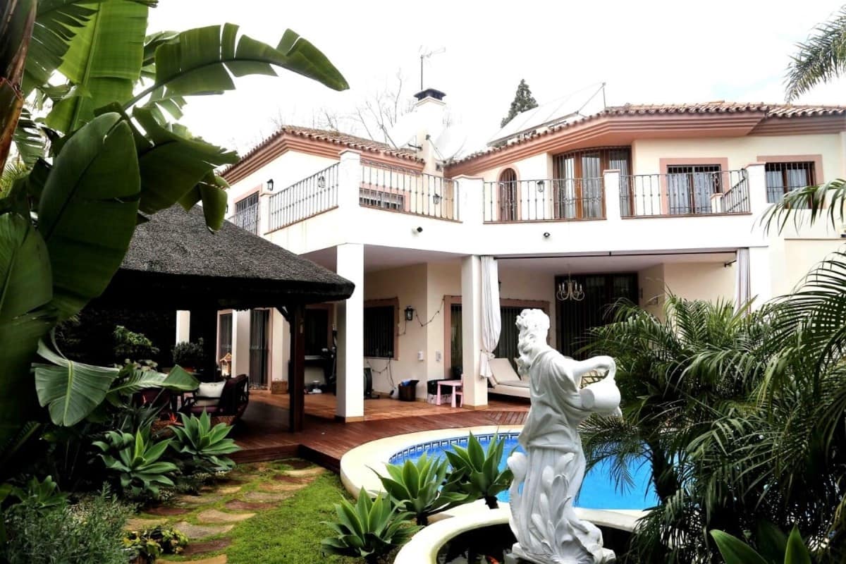 5 soverom Villa til salgs i Marbella med svømmebasseng garasje - € 1 950 000 (Ref: 10001427)