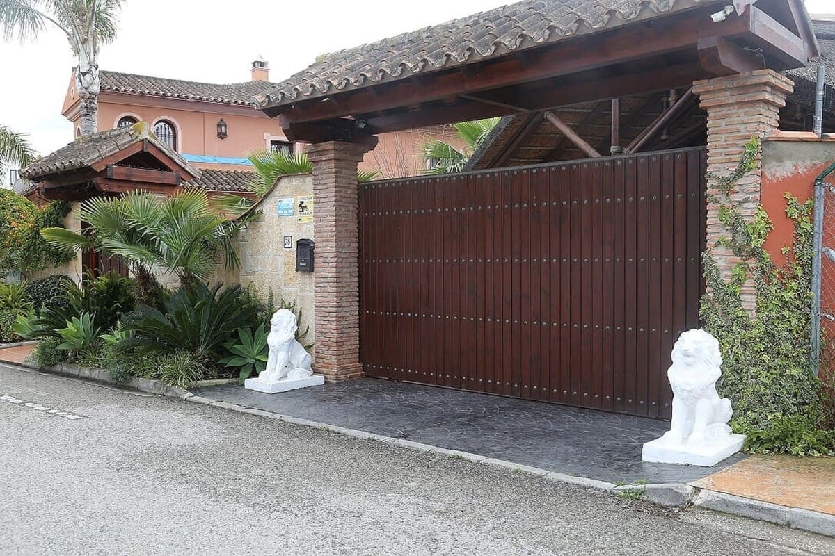 5 soverom Villa til salgs i Marbella med svømmebasseng garasje - € 1 950 000 (Ref: 10001427)