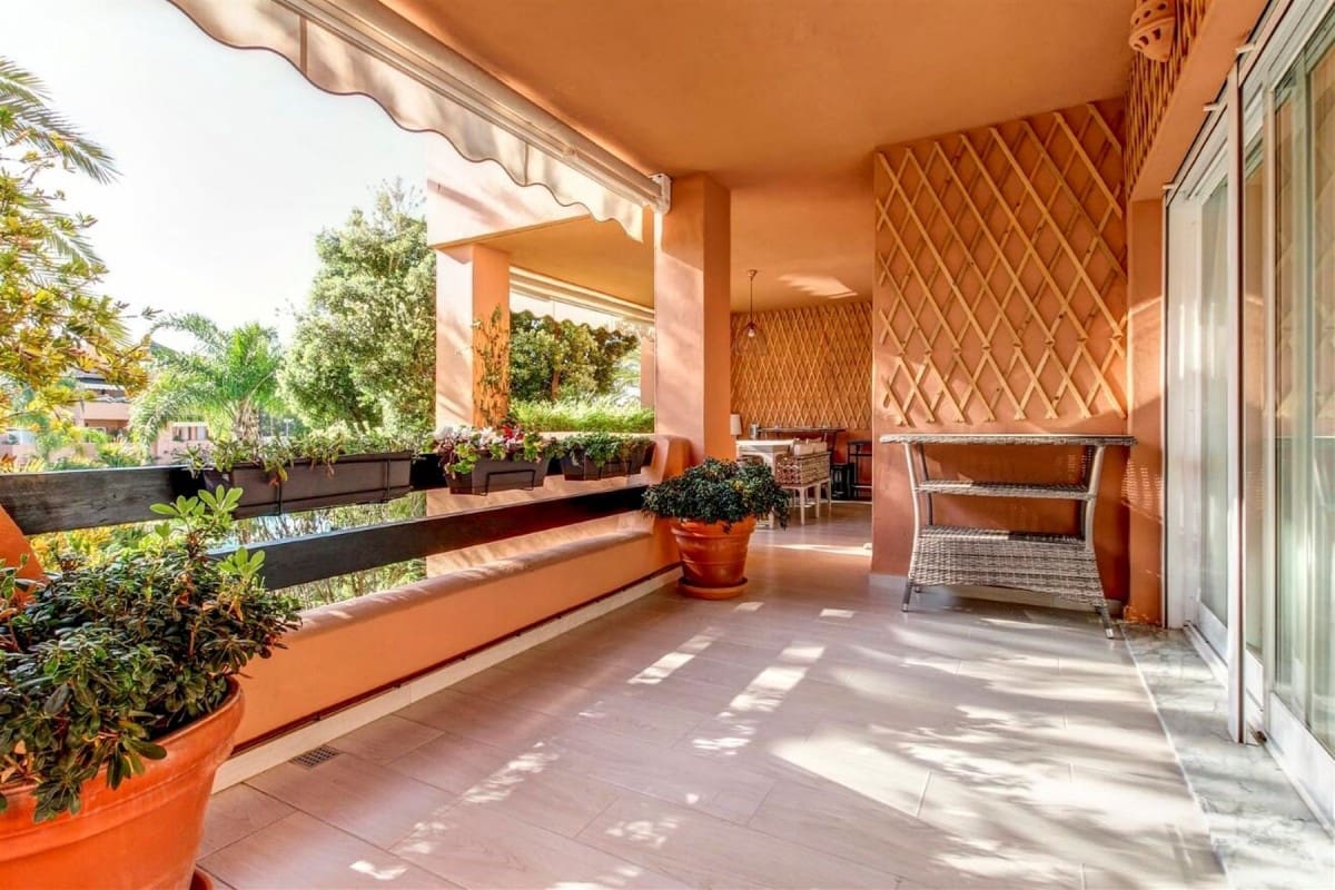 3 Zimmer Apartment zu verkaufen in Marbella mit Pool Garage - 750.000 € (Ref: 10001428)