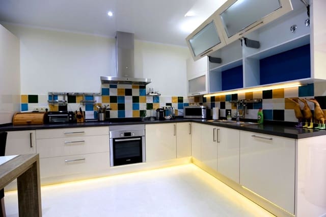 4 quarto Moradia para venda em Marbella com piscina - 1 200 000 € (Ref: 10001429)