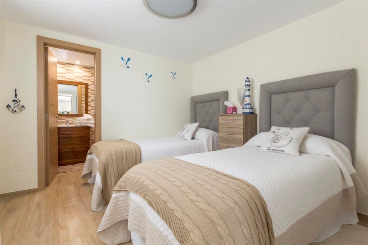 4 quarto Moradia para venda em Marbella com piscina - 1 200 000 € (Ref: 10001429)