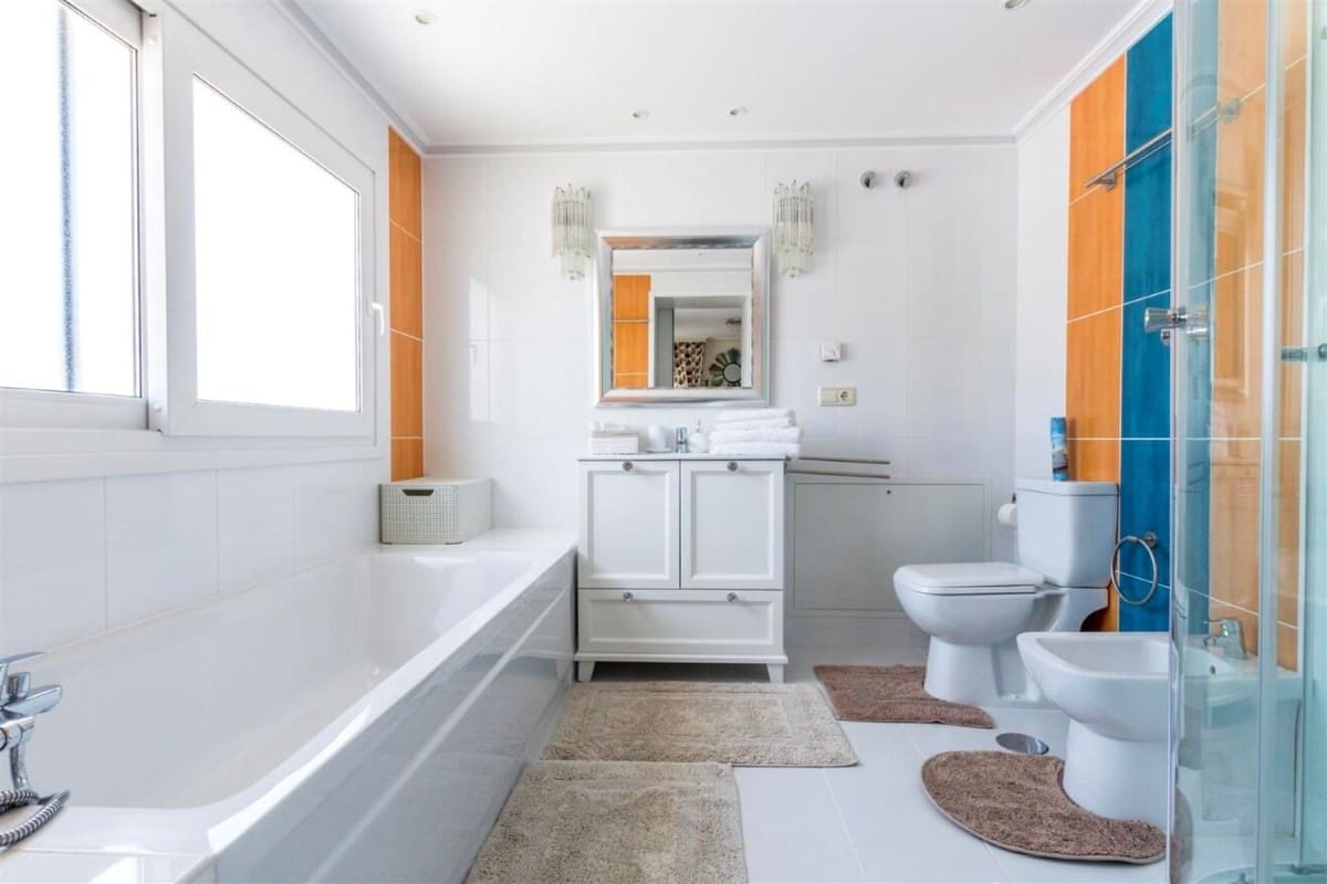 4 quarto Moradia para venda em Marbella com piscina - 1 200 000 € (Ref: 10001429)